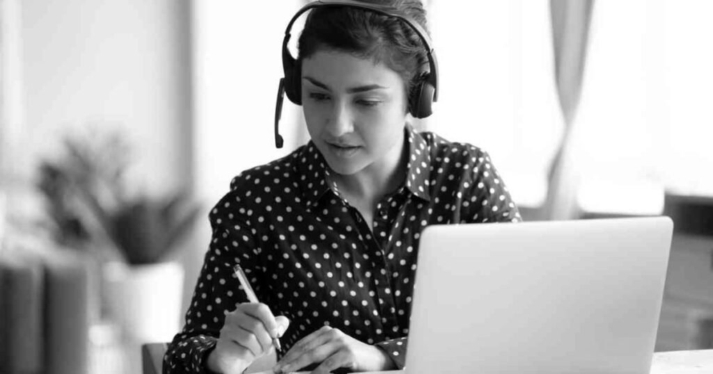 TOP 11 IDEIAS DE RENDA EXTRA RÁPIDA PARA GANHAR MUITO DINHEIRO EM 2025 9 Trabalho Remoto como Assistente Virtual